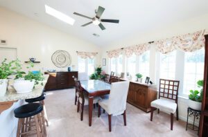 Cottages_0003_dining room